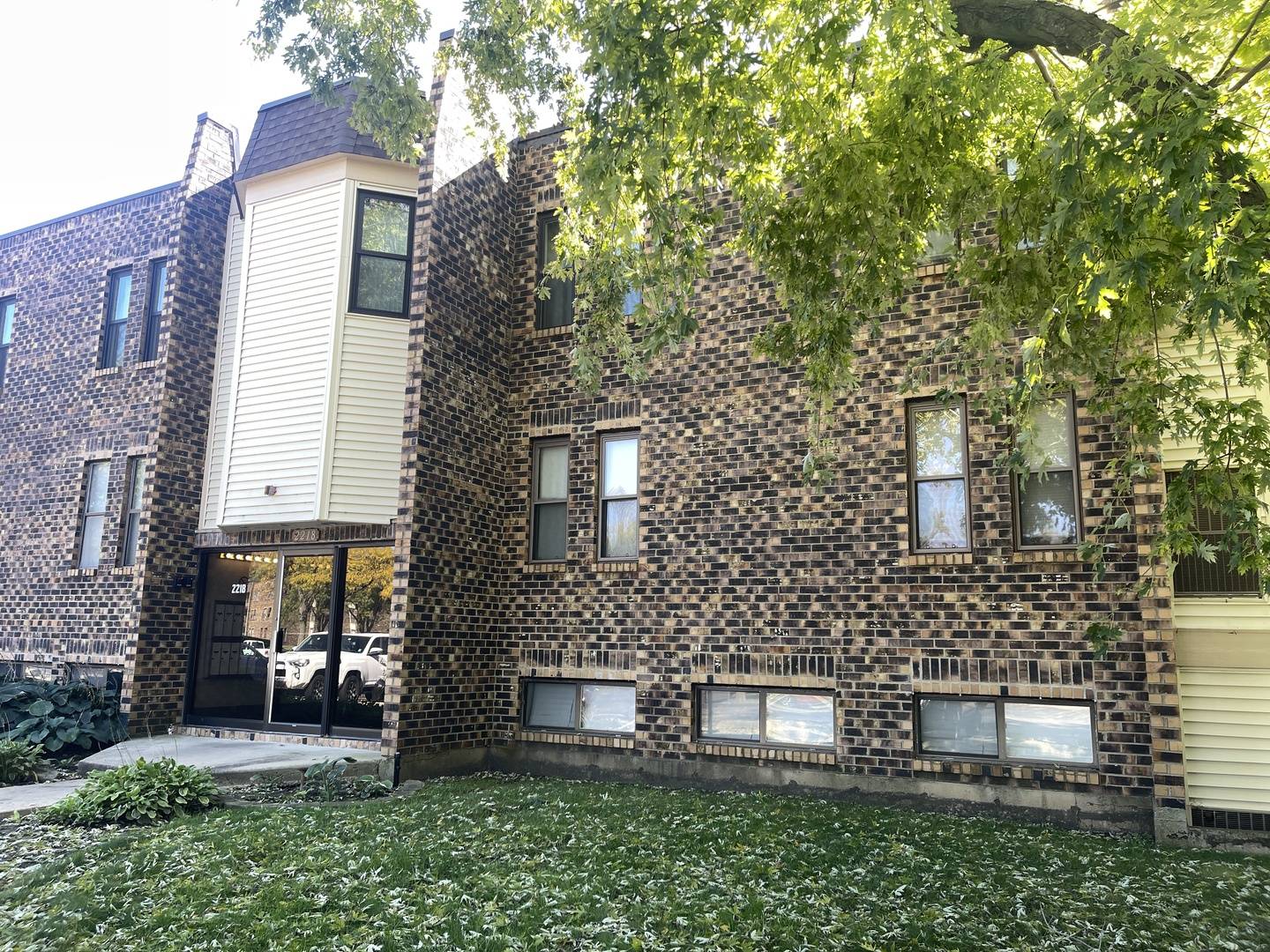 2218 Country Club DR #22, Woodridge, IL 60517