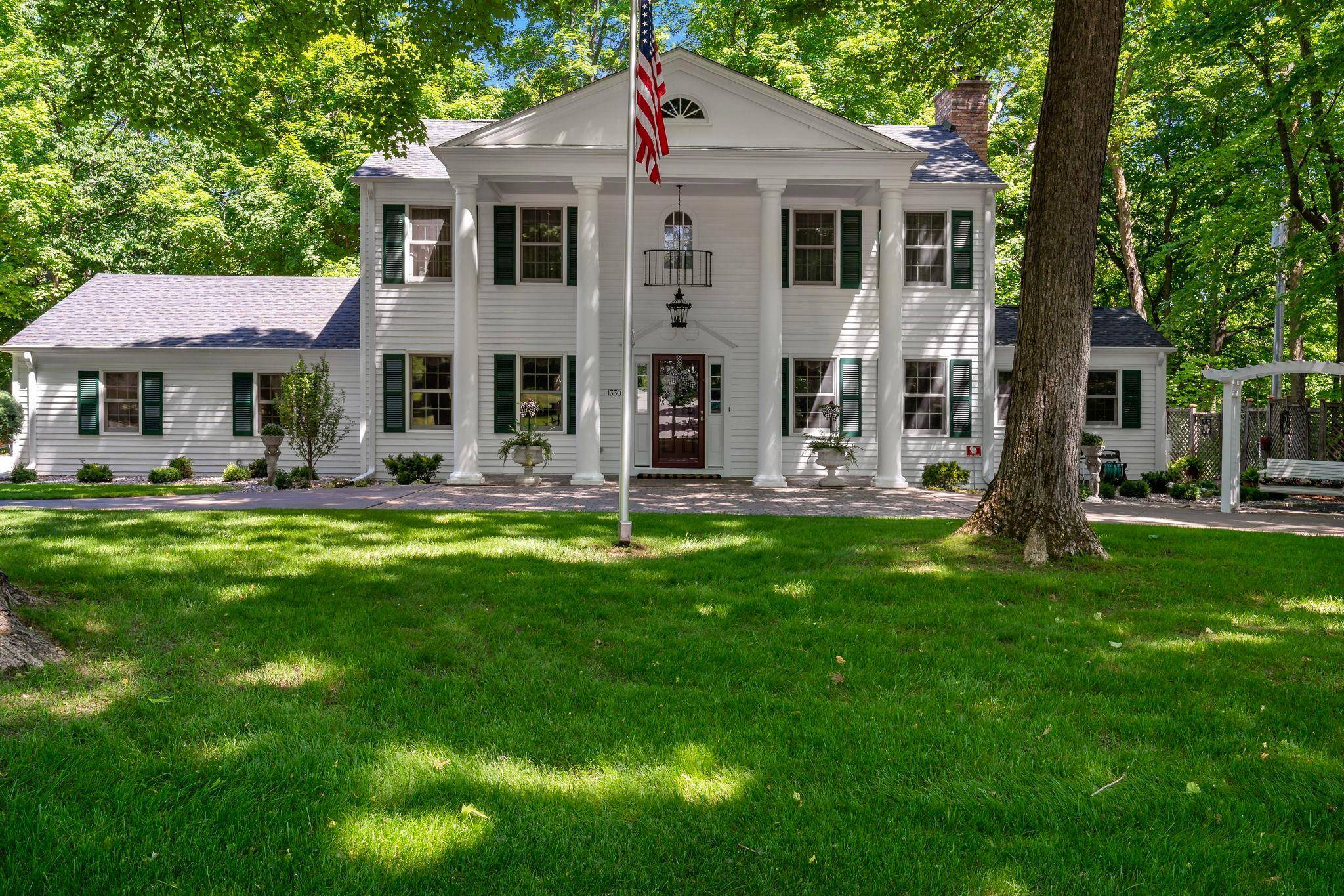 1330 Urbandale LN N, Plymouth, MN 55447