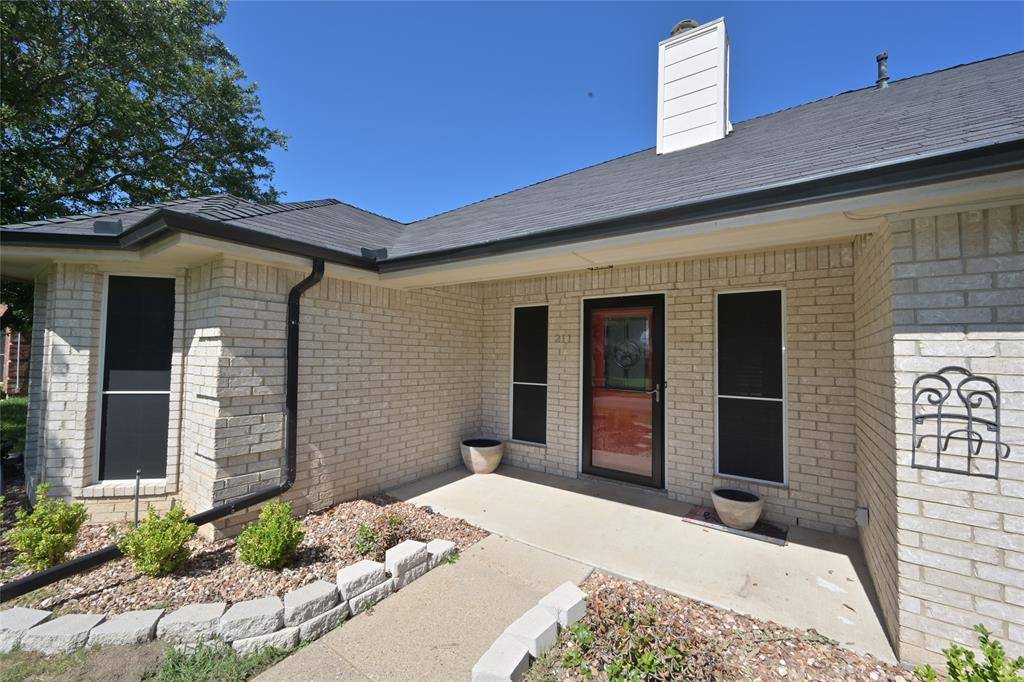 211 Barbara Way, Red Oak, TX 75154
