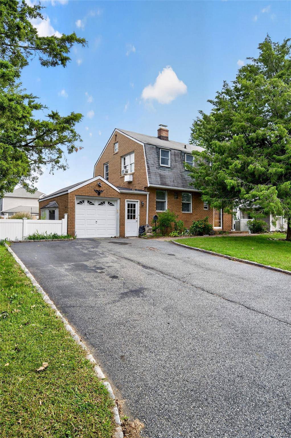 163 Earl ST, Westbury, NY 11590