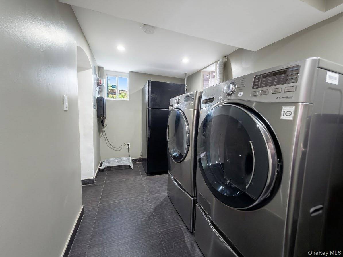 75-35 60th PL, Glendale, NY 11385