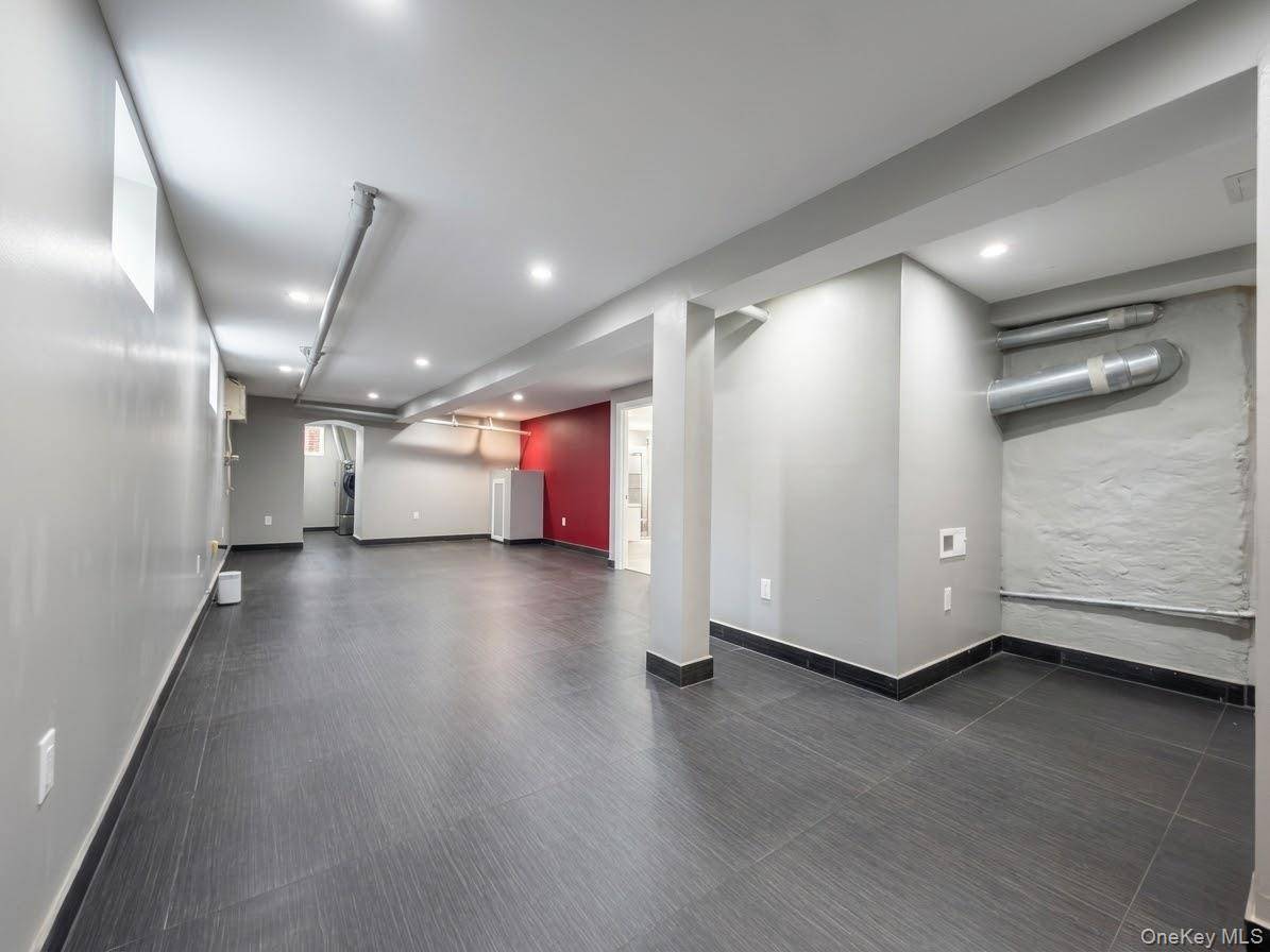 75-35 60th PL, Glendale, NY 11385