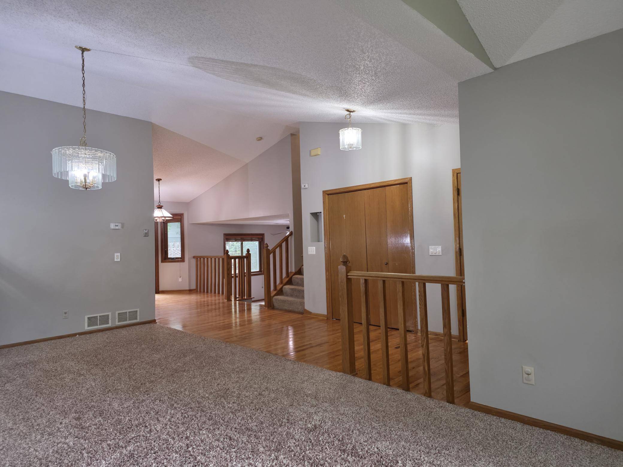 1621 Knox CIR, Burnsville, MN 55337