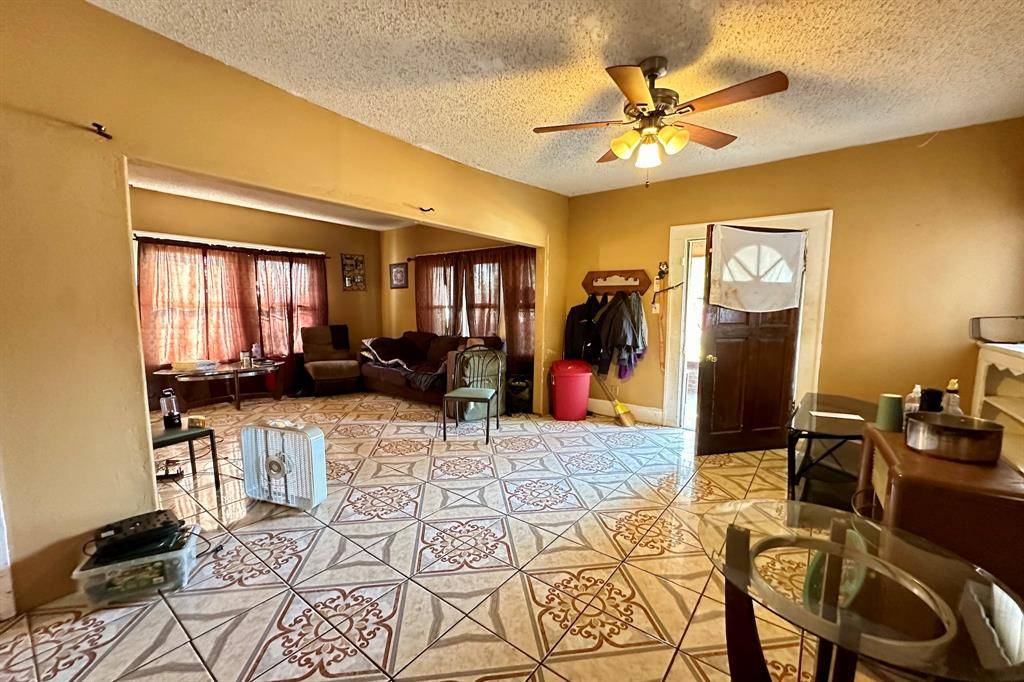 3521 Avenue Avenue E, Fort Worth, TX 76105