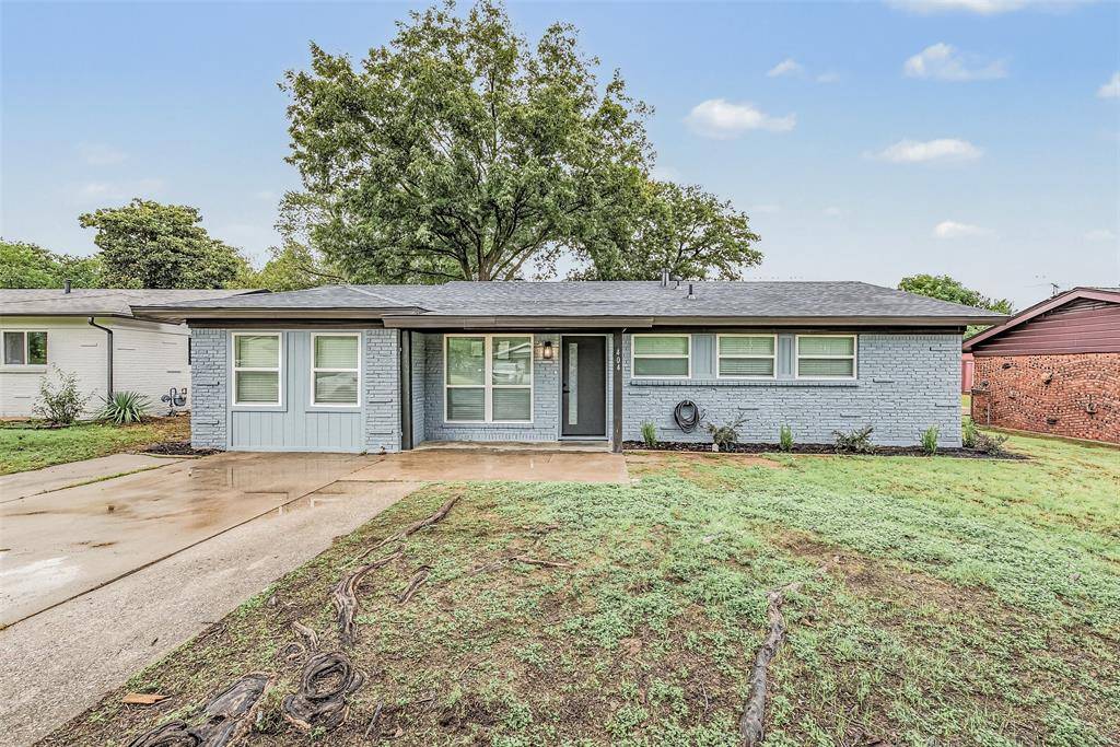 404 Simmons Drive, Hurst, TX 76053
