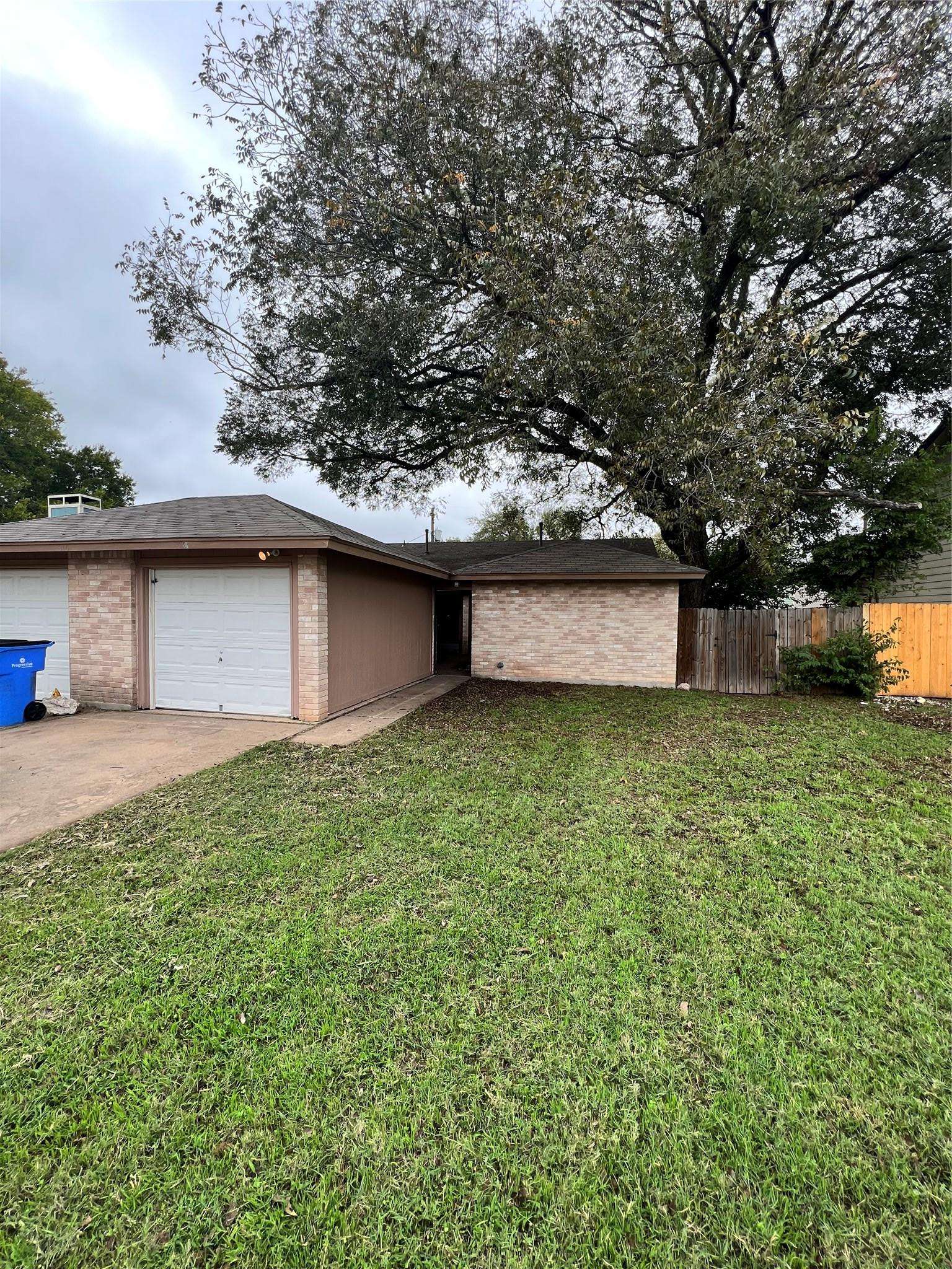 418 Linden ST #B, Bastrop, TX 78602