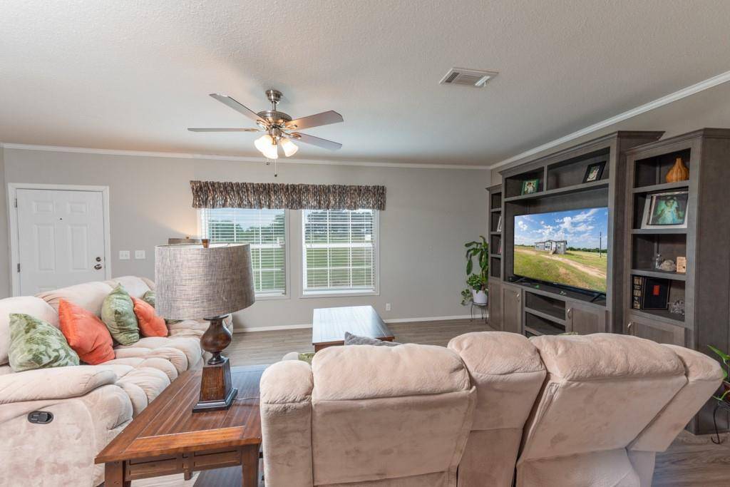 859 Ivy Switch RD, Luling, TX 78648