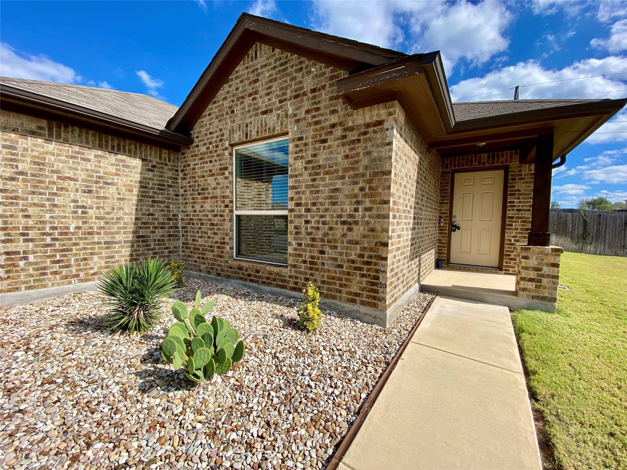 466 Eagle Brook LN, Buda, TX 78610
