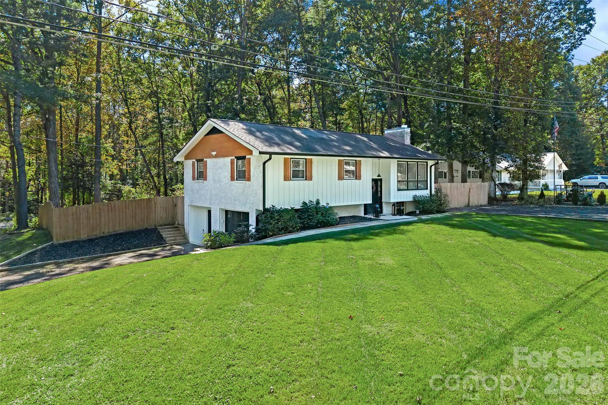 67 W Sweetbriar LN, Etowah, NC 28729