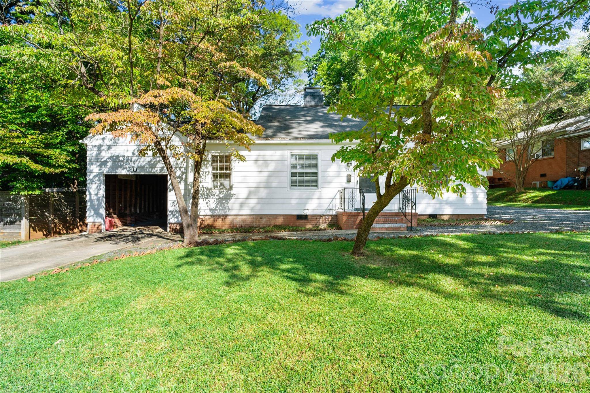 1211 Woodland DR, Charlotte, NC 28205