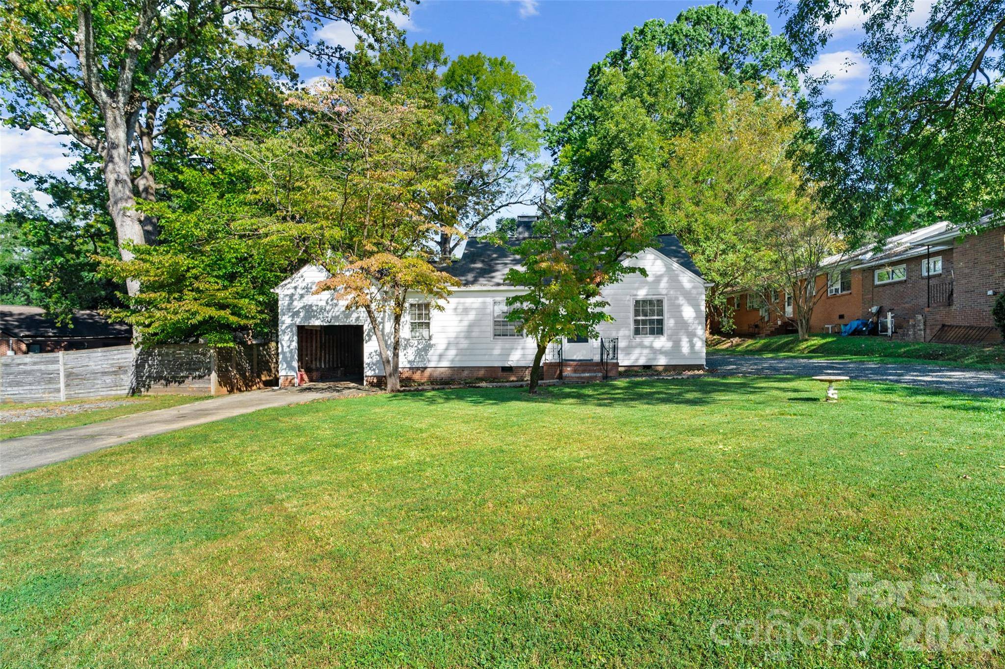 1211 Woodland DR, Charlotte, NC 28205