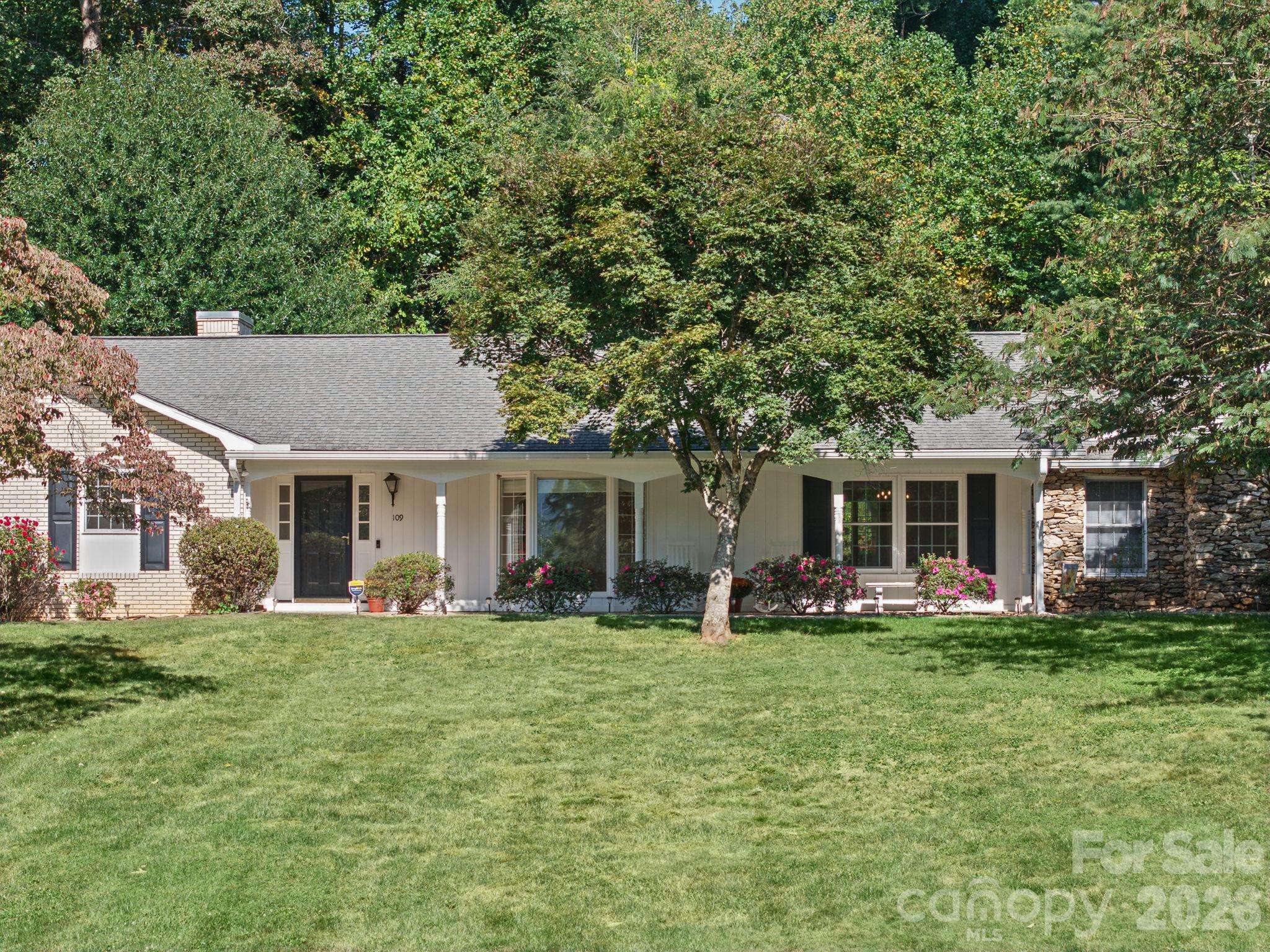 109 Yardley CT, Hendersonville, NC 28739