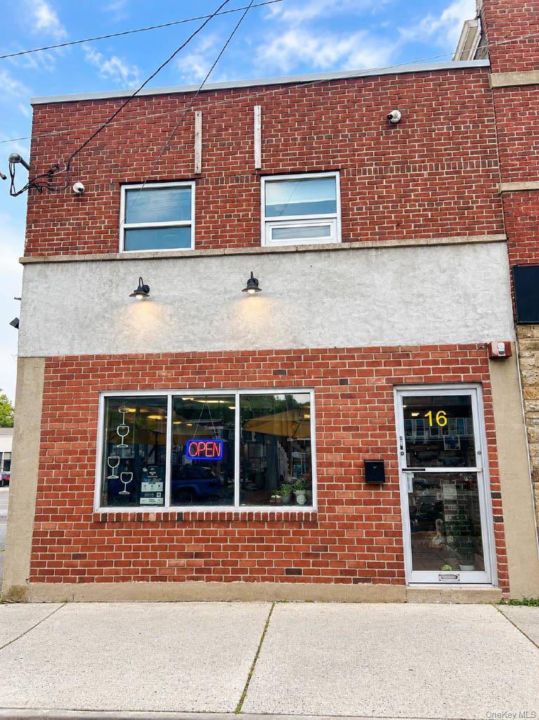 16 W Hoffman AVE, Lindenhurst, NY 11757