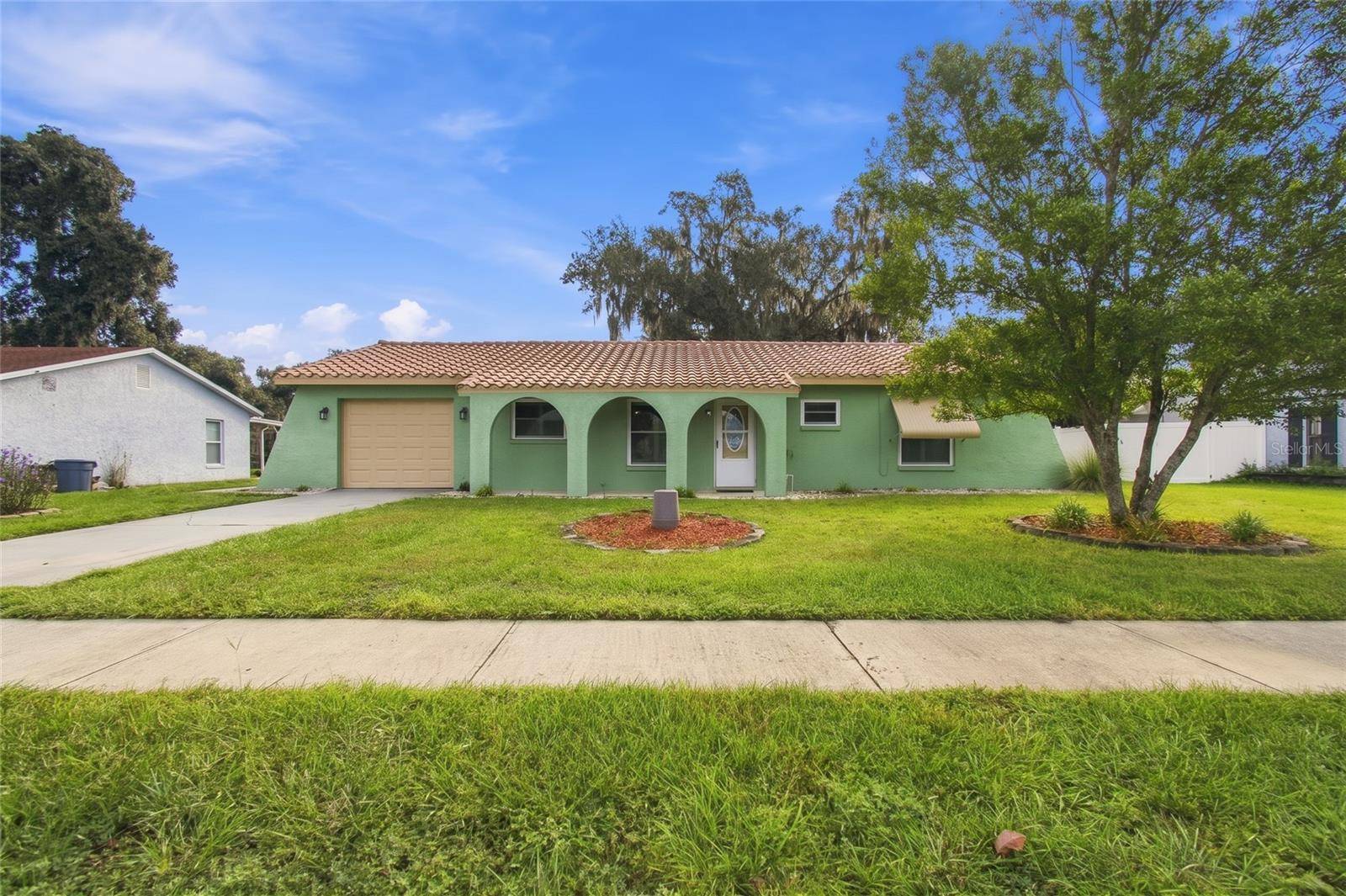 8410 ANGELA CT, Zephyrhills, FL 33541