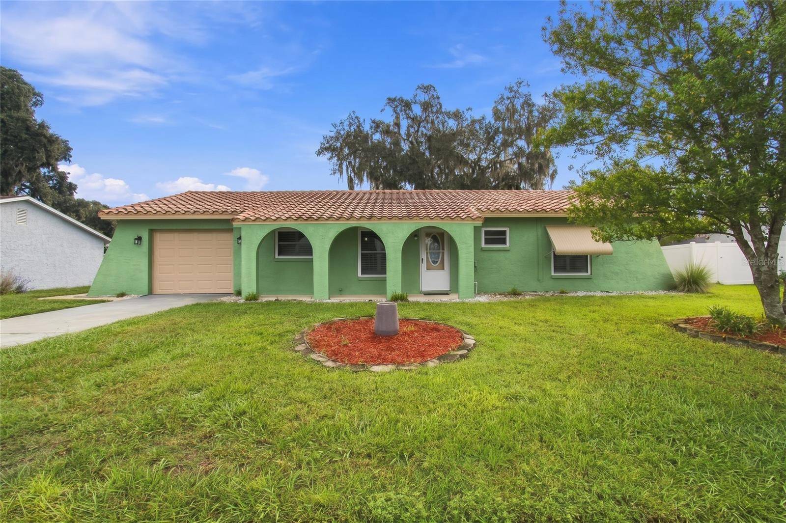 8410 ANGELA CT, Zephyrhills, FL 33541