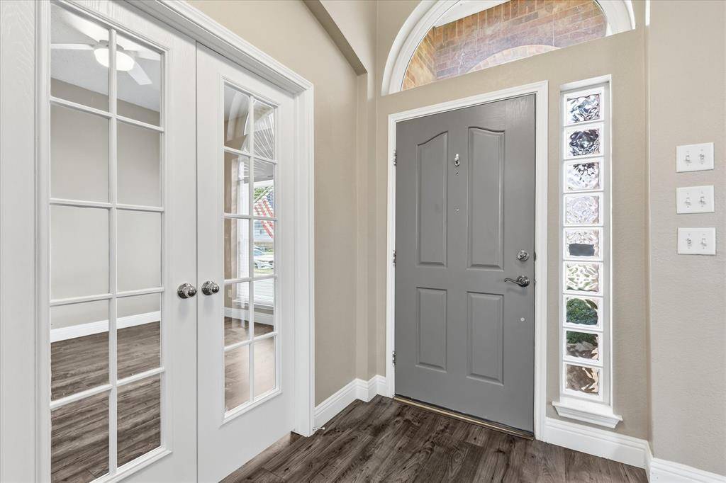5541 Cranberry Drive, Fort Worth, TX 76137