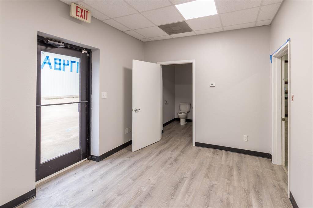 1748 N Main #B, Cleburne, TX 76033