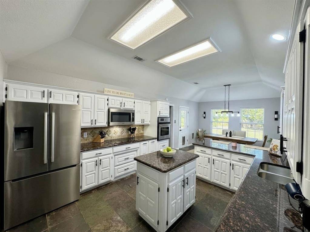 413 Flagstone Drive, Burleson, TX 76028