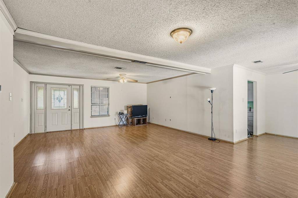 419 Buffalo Drive, Arlington, TX 76013