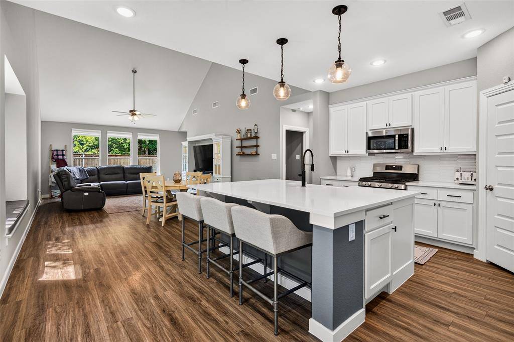 2121 Hobby Drive, Forney, TX 75126