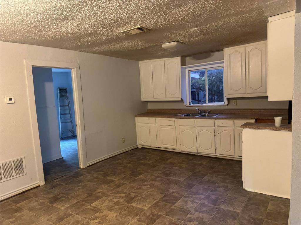 803 N Joe Wilson Road, Cedar Hill, TX 75104