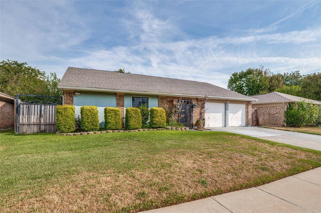 2307 Busch Drive, Arlington, TX 76014