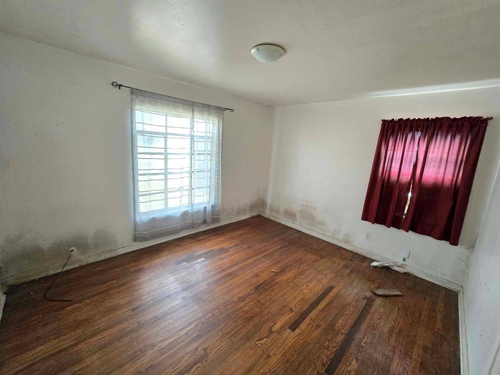 2710 Exeter Avenue, Dallas, TX 75216