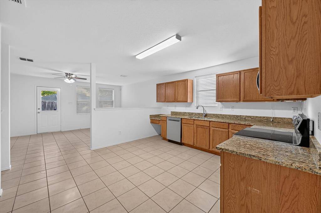 8417 Redheart Street, Arlington, TX 76002