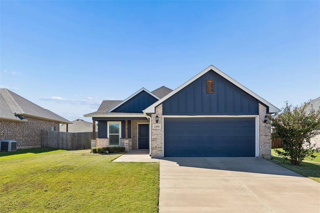 1304 Saratoga Drive, Sherman, TX 75092