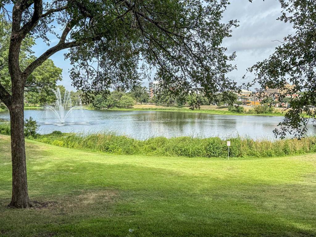 810 Blaylock Drive #203, Dallas, TX 75203