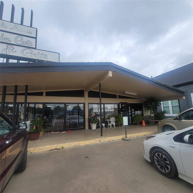 402 W Ennis Avenue, Ennis, TX 75119