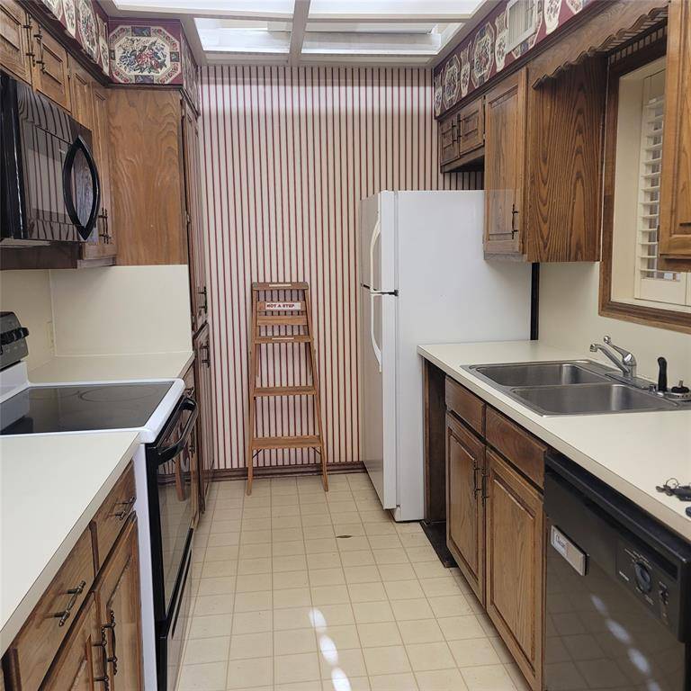 212 W Knox Street #2, Ennis, TX 75119