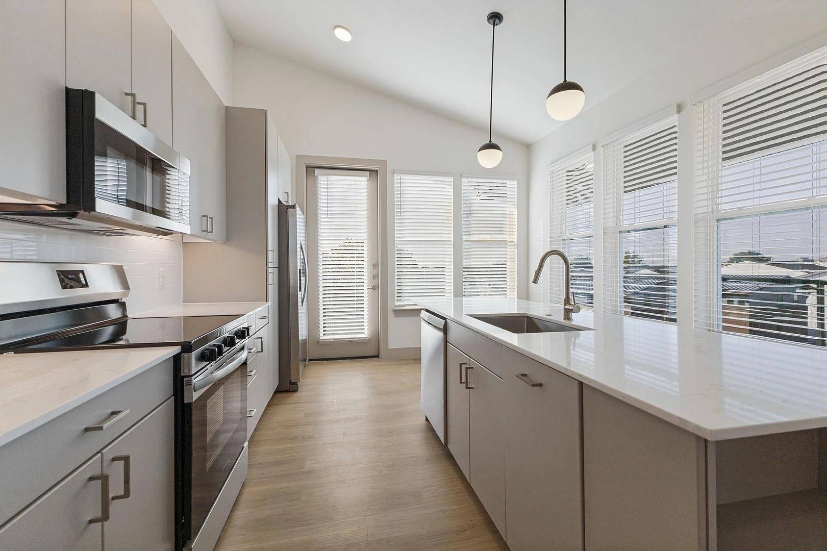 1506 N Prairie Ave #215, Addison, TX 75204