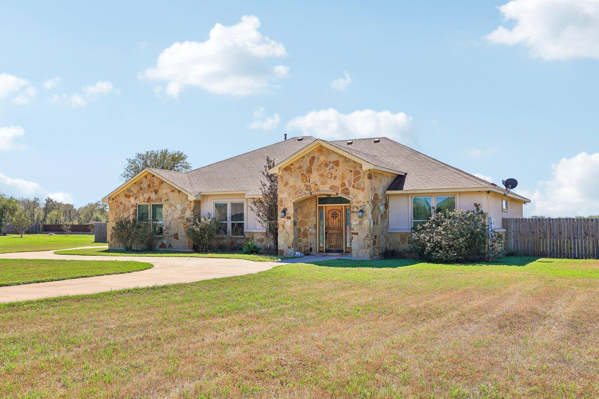 106 Eland Ave, Bastrop, TX 78602
