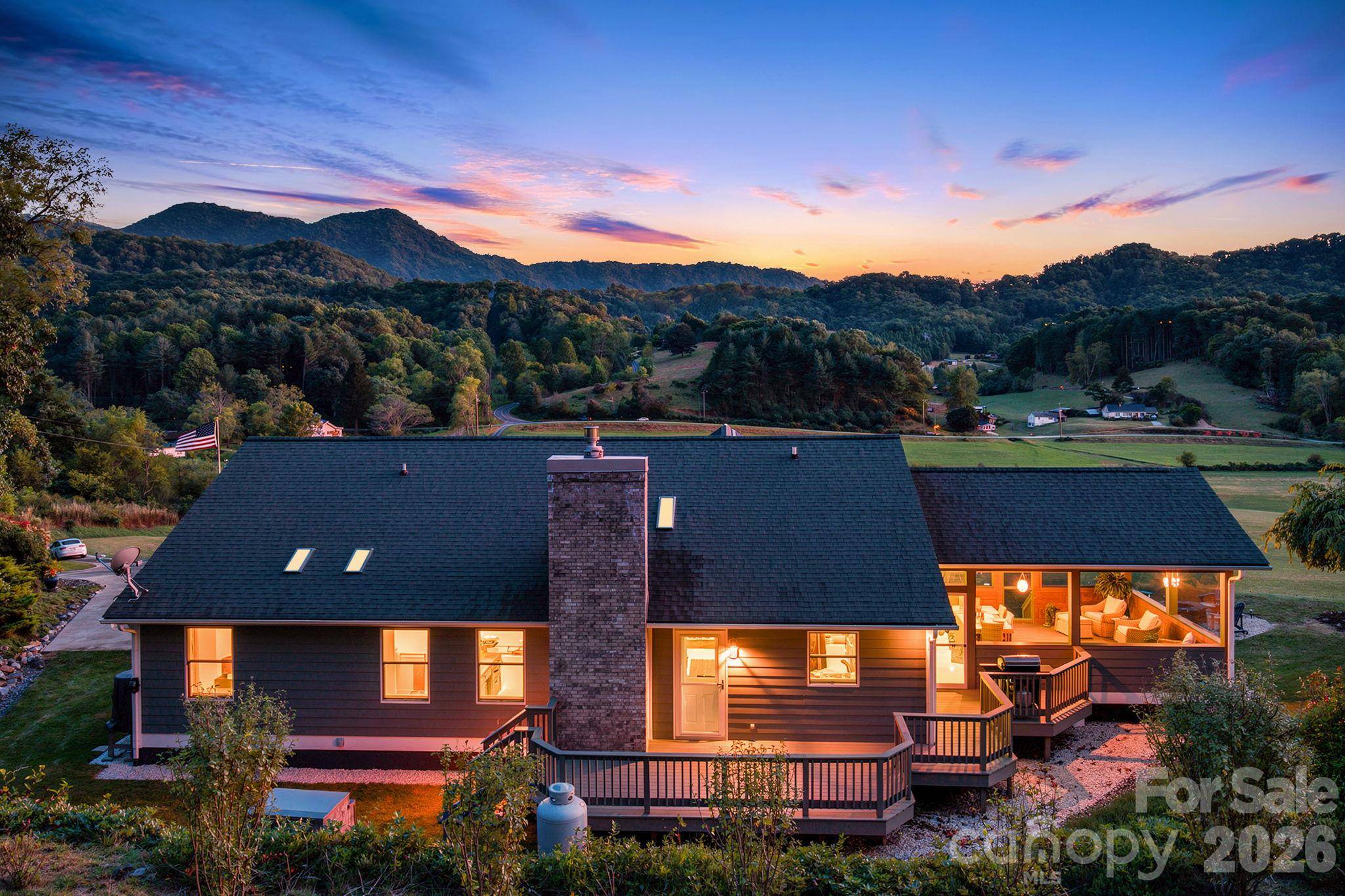 422 S Turkey Creek RD, Leicester, NC 28748