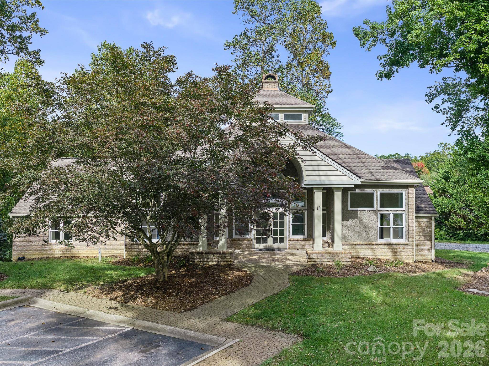 18 Carriage Park WAY, Hendersonville, NC 28791