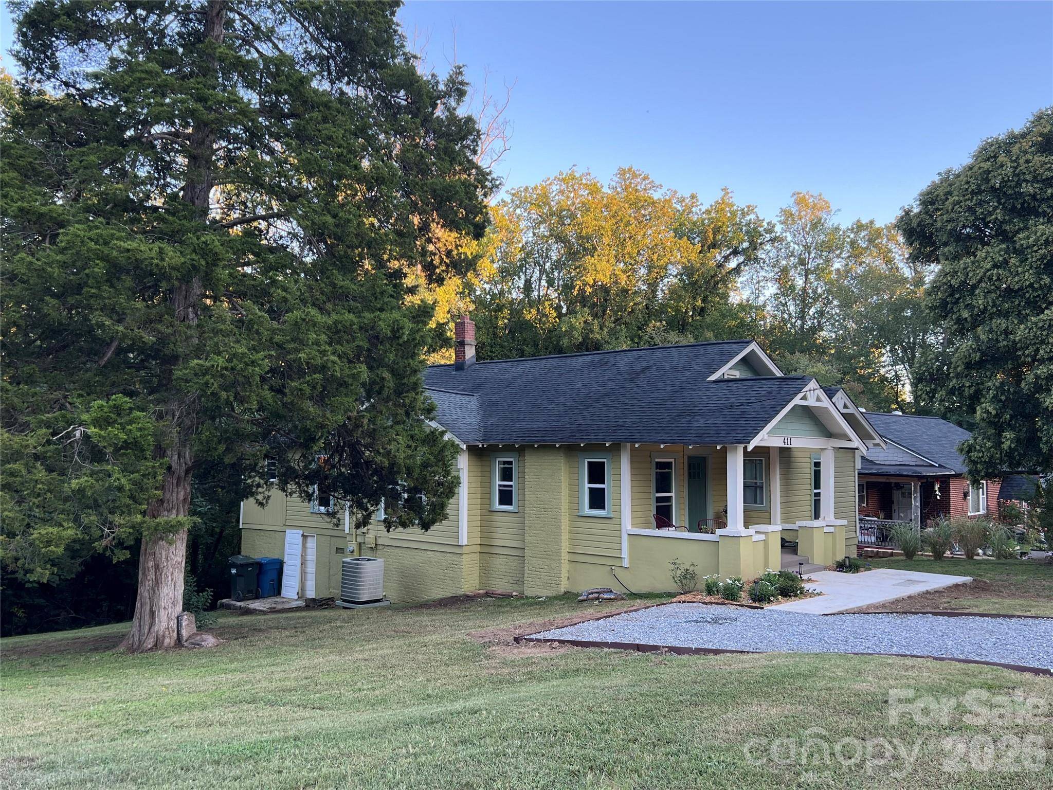 411 4th ST SE, Hickory, NC 28602