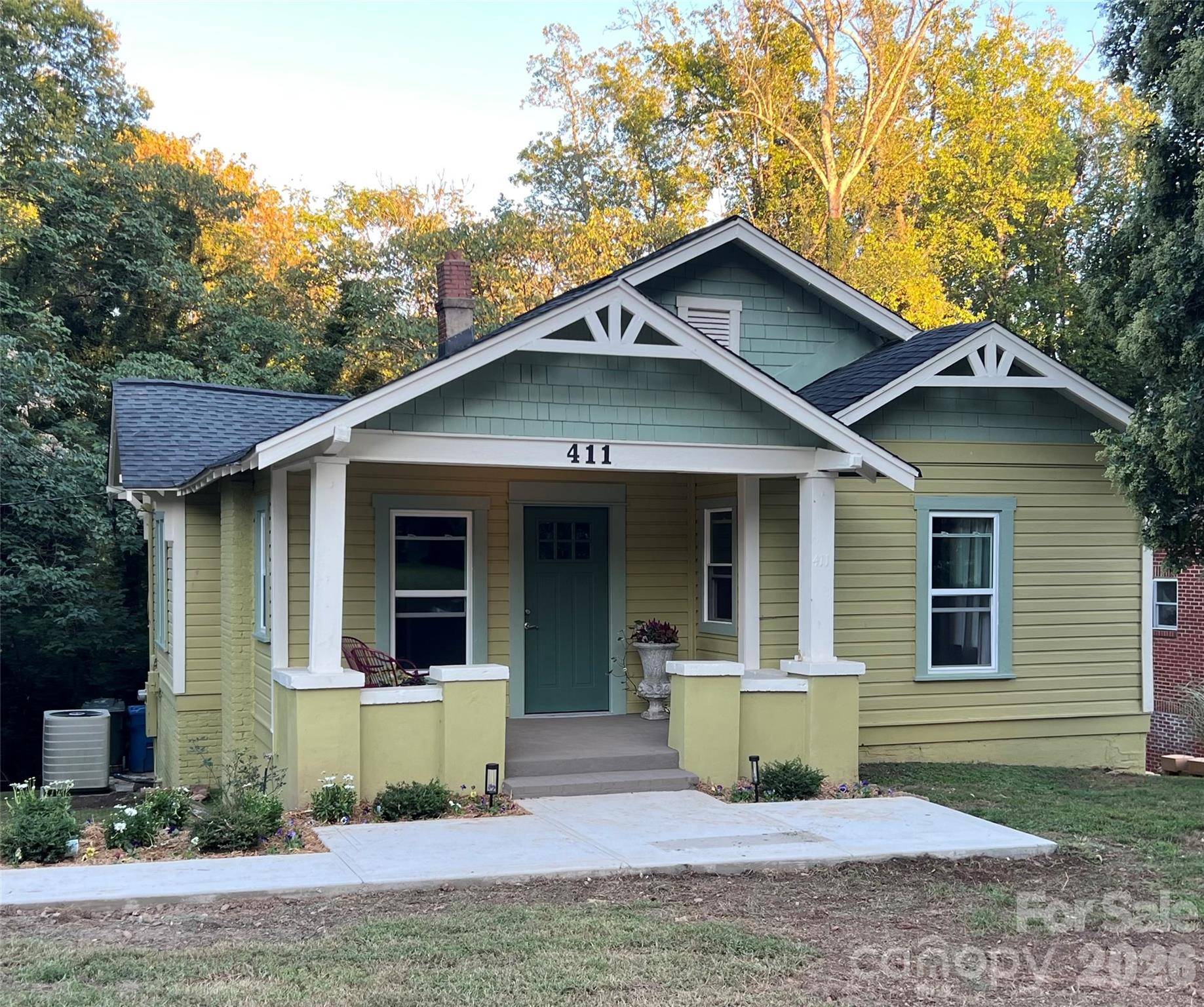 411 4th ST SE, Hickory, NC 28602
