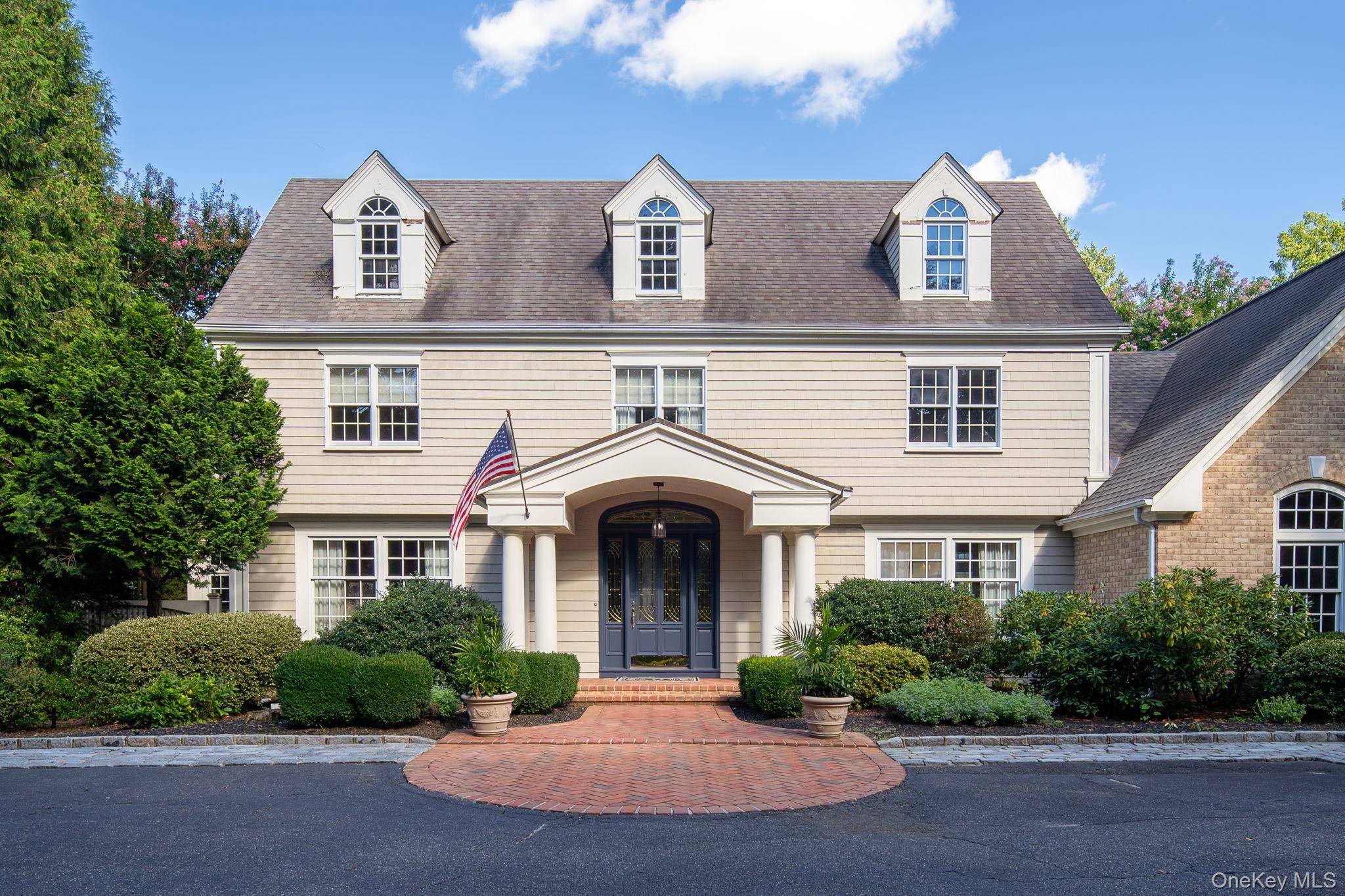 7 Pippin LN, Lloyd Harbor, NY 11743