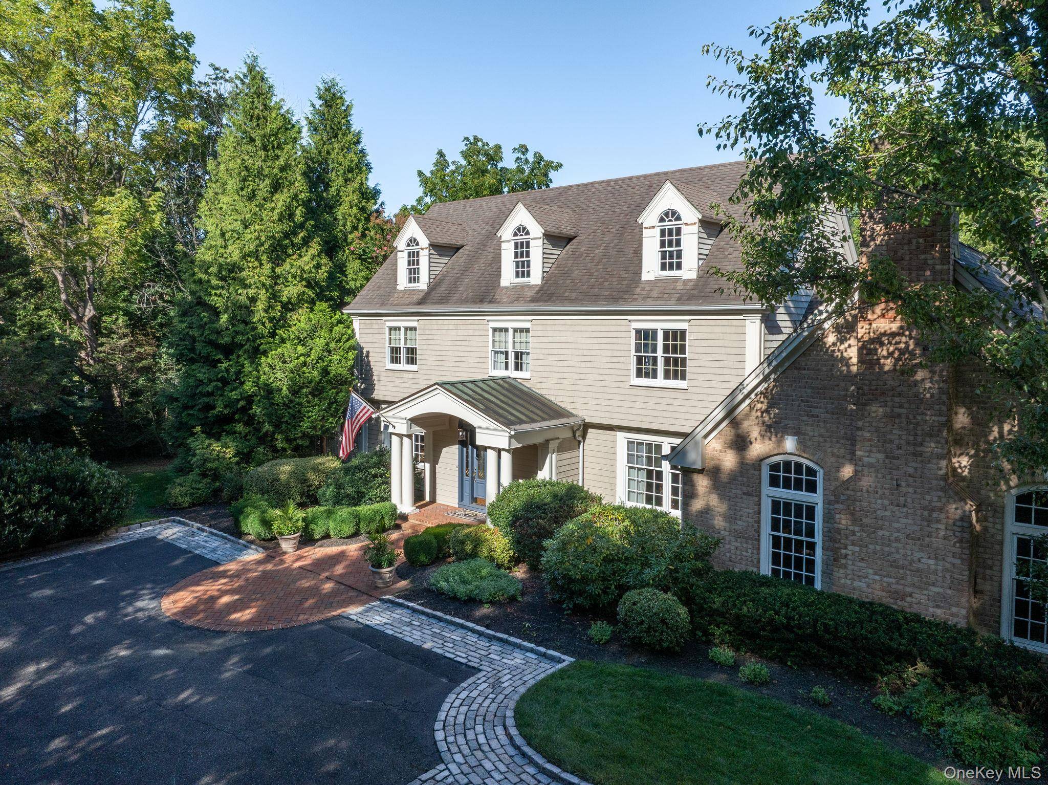 7 Pippin LN, Lloyd Harbor, NY 11743