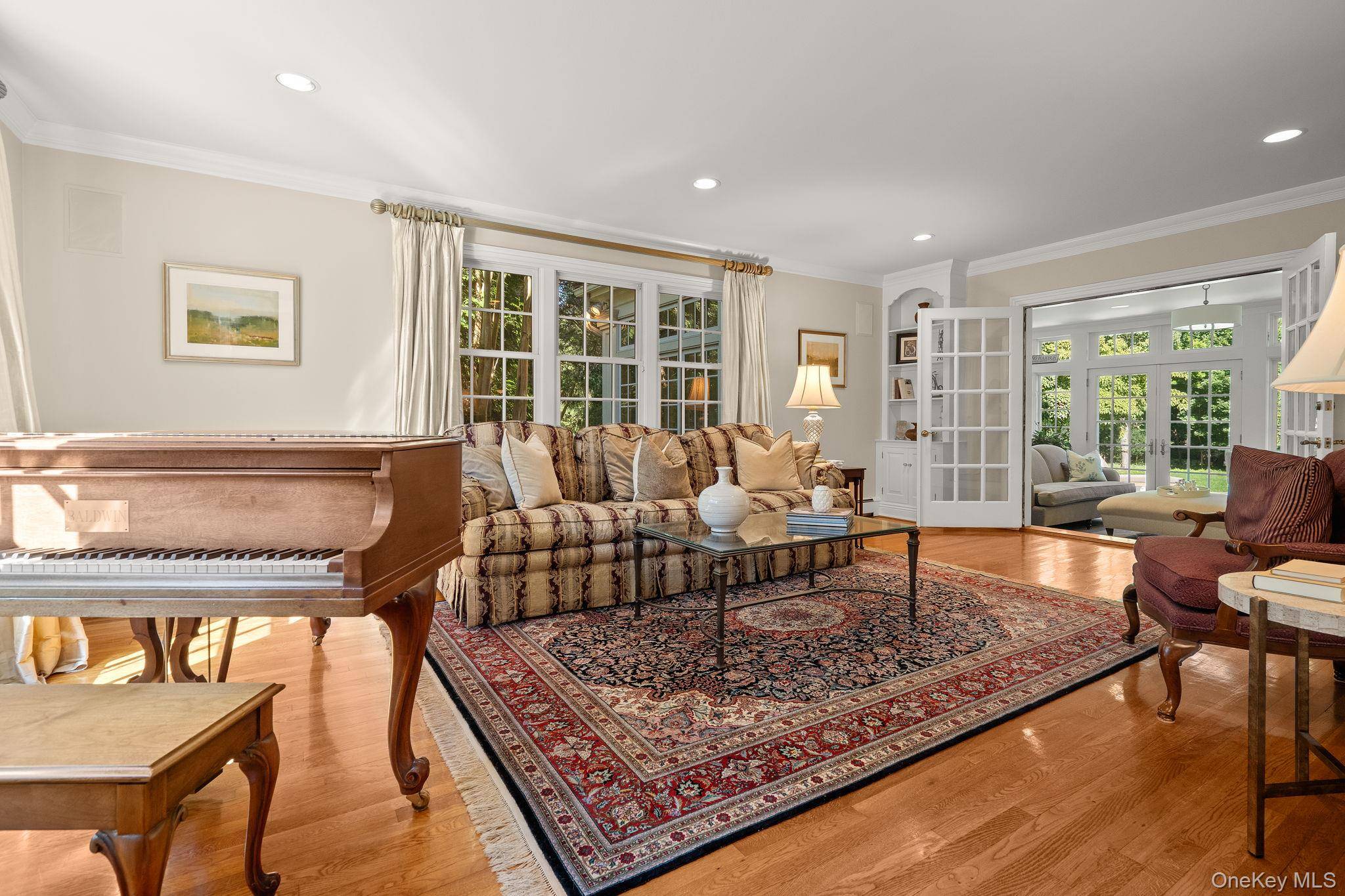 7 Pippin LN, Lloyd Harbor, NY 11743