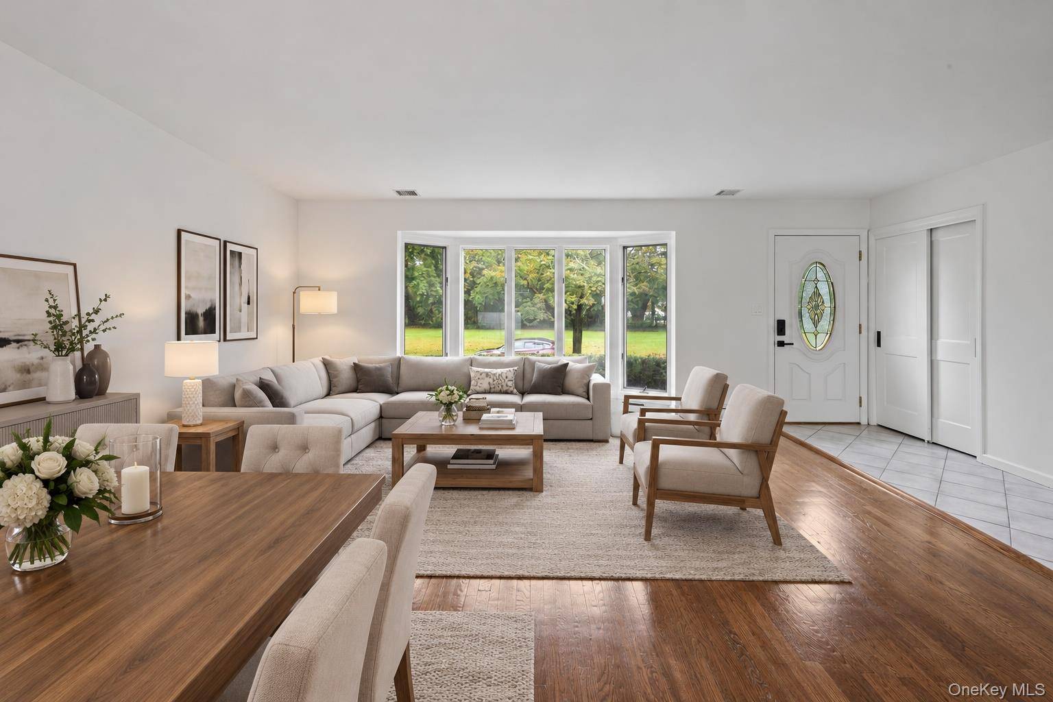27 Schoenfield LN, Melville, NY 11747