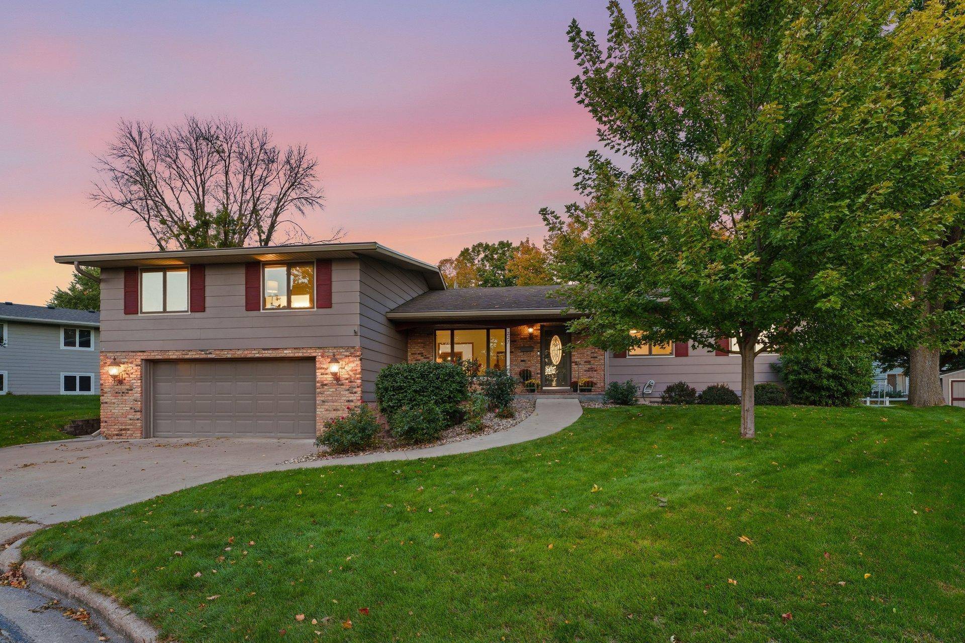 227 Ridgewood CT, Waconia, MN 55387