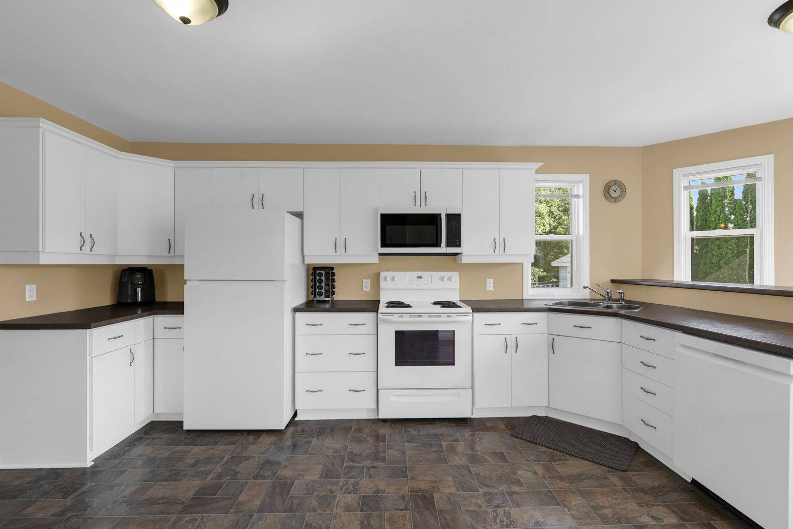 5 Allan CT, Springwater, ON L0L 1P0