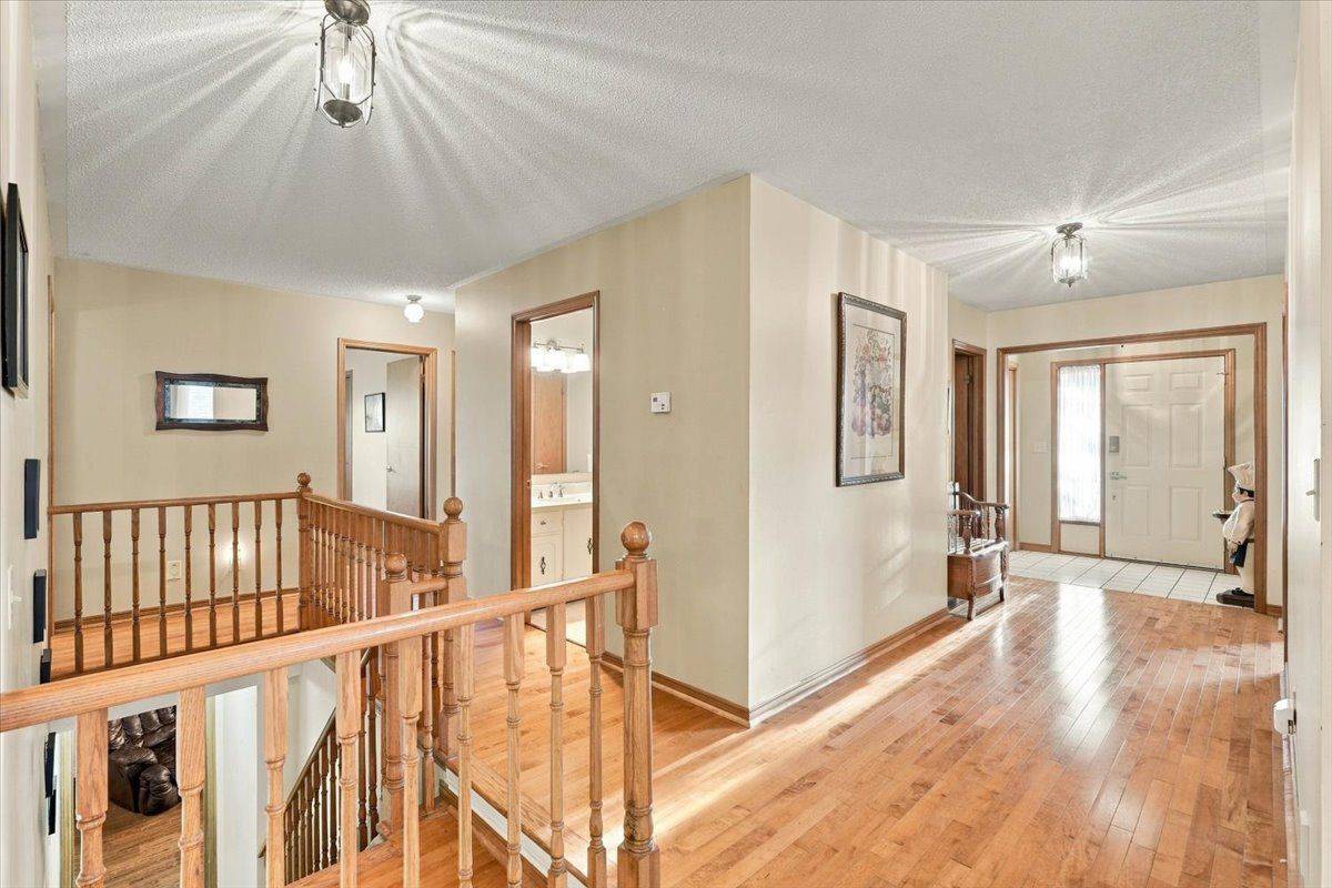 27 Dungannon DR, Belleville, ON K8P 5E7