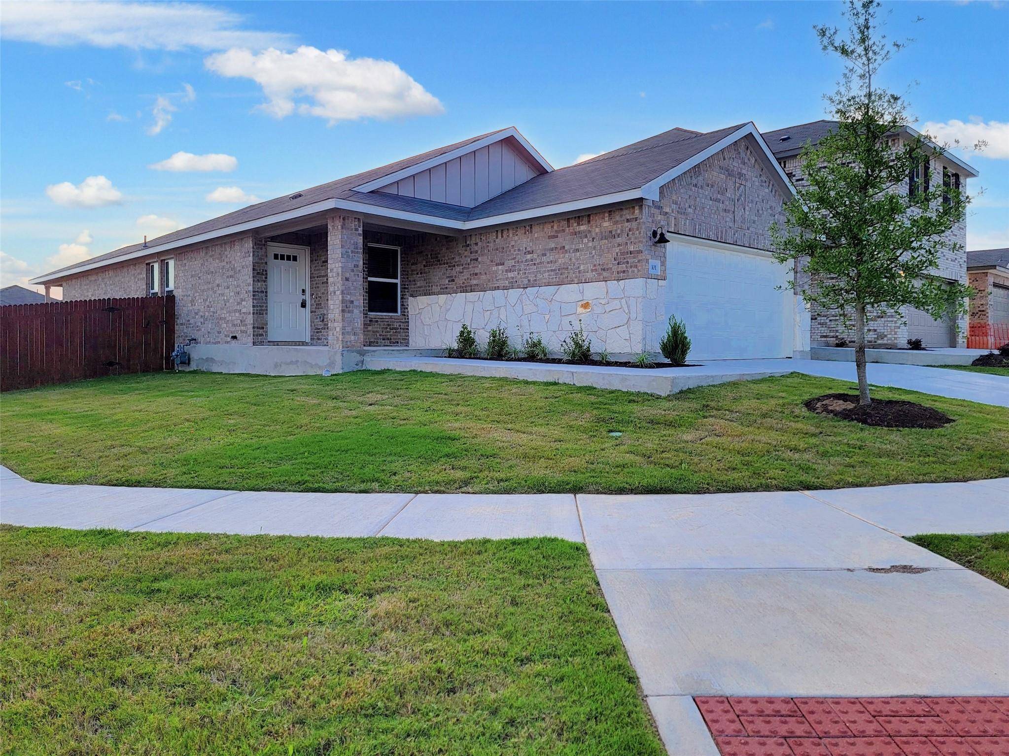 101 Outlaw DR, Liberty Hill, TX 78642