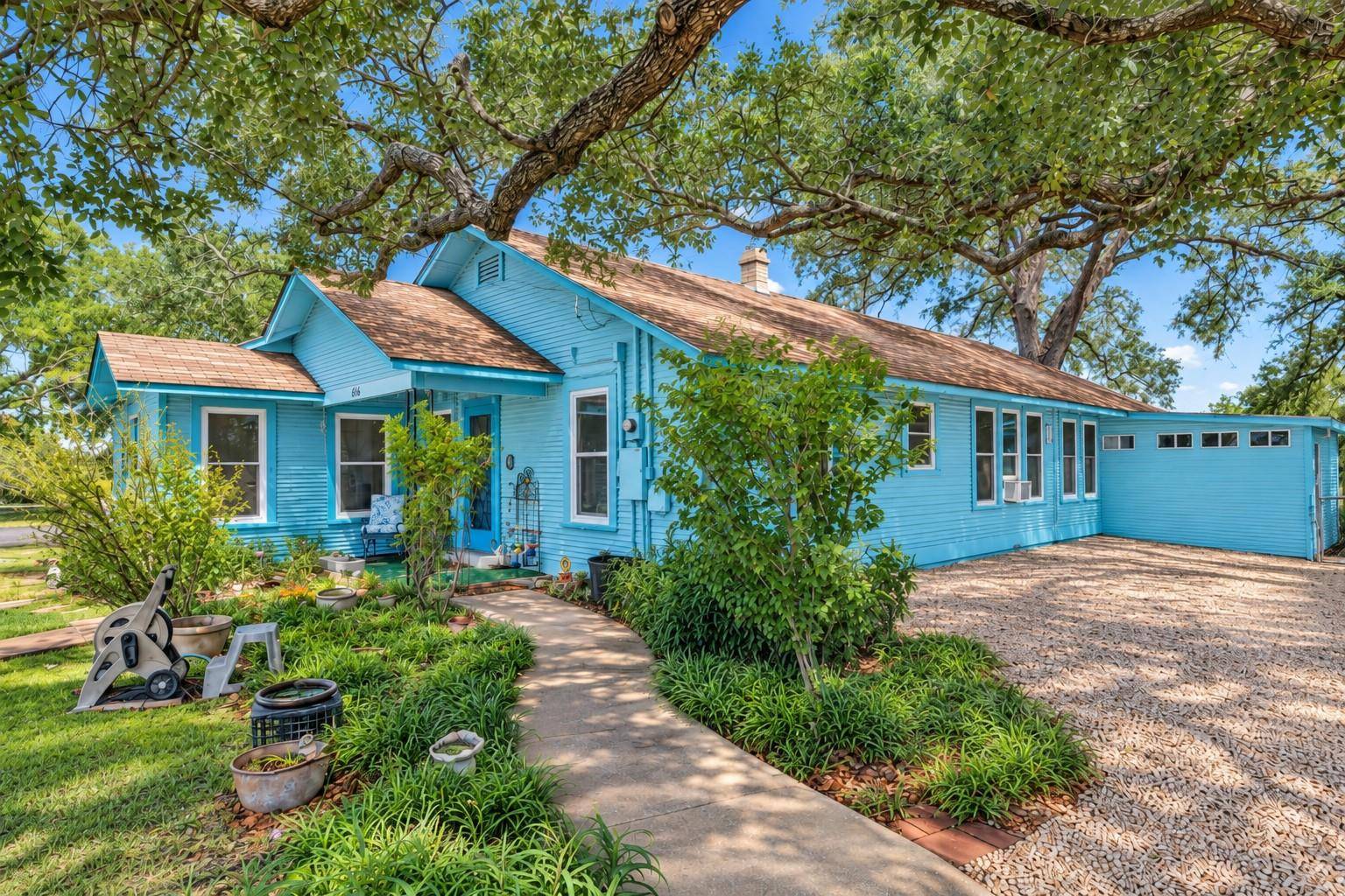 616 Lay RD, Lockhart, TX 78644