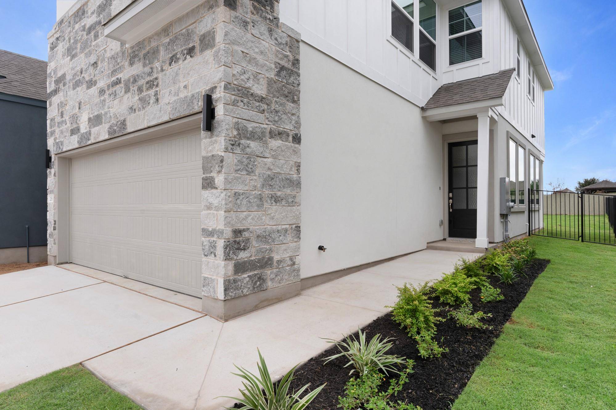 215 Flora Springs CV, Liberty Hill, TX 78642