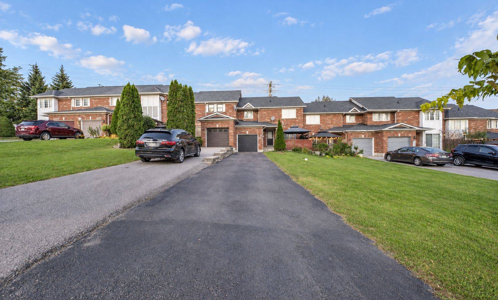 2371 Clearside CT, Pickering, ON L1X 2T9