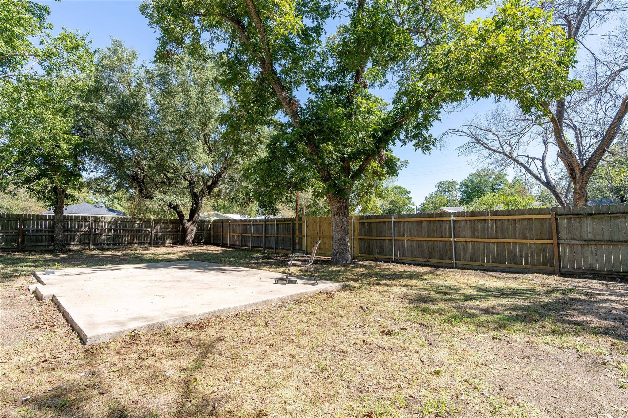 603 S Laurel Ave, Luling, TX 78648